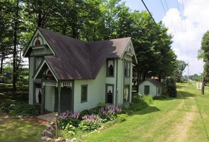 Prestons Antique Gaslight Village - Photo From Land Dot Com (newer photo)